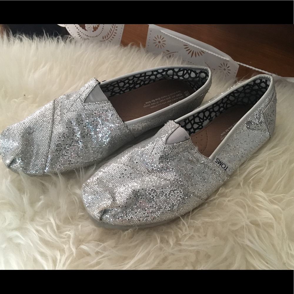 Women's Toms size 8.5 silver sparkle